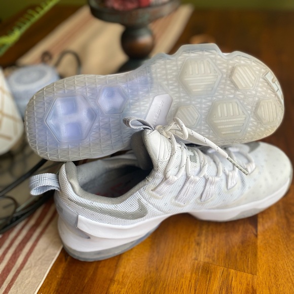 EUC Nike Lebron James 13 Low Metallic Silver Men’s Sneakers - Picture 5 of 6